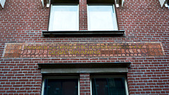 Fabriek der Oprechte Haarlemmerolie – Gebr. Waaning