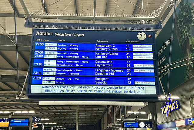 Munich 2022 – Departure board