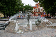 der Brunnen der Lebensfreude in Rostock (© Buelipix)