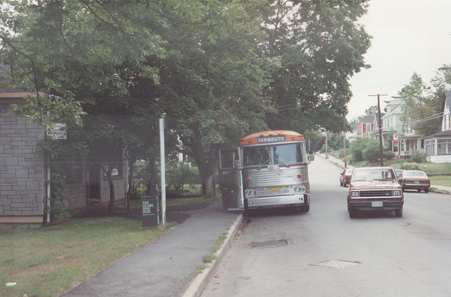 MacKenzie Bus Line 30 at Bridgewater - 10 Sep 1992 (176-28)