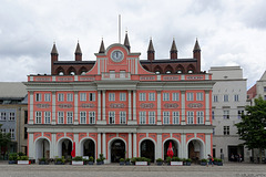 Rathaus & Rathaus Arkaden Rostock (© Buelipix)