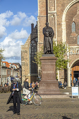 Delft nieuwkerk detail and Hugo Grotius statue