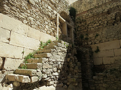 Sous-sols du palais de Dioclétien : escalier vers le niveau supérieur.