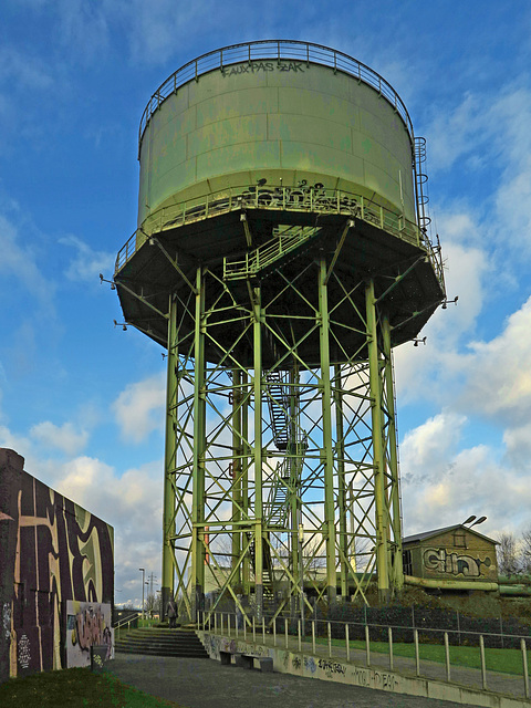 Der Wasserturm im Rheinpark