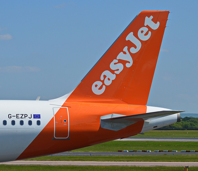 Tails of the airways. EasyJet 2
