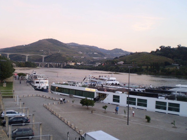 Cruise boats and Douro River.