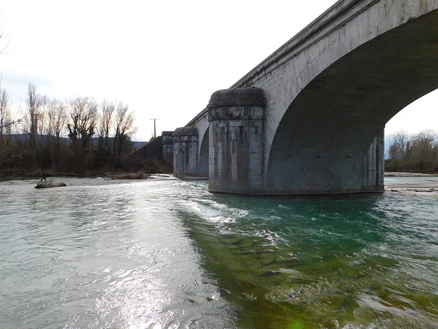 Pont qui enjambe la Drôme