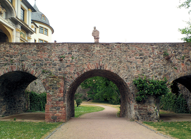 Burggraben  am Alten Schloss Höchst (2xPiP)