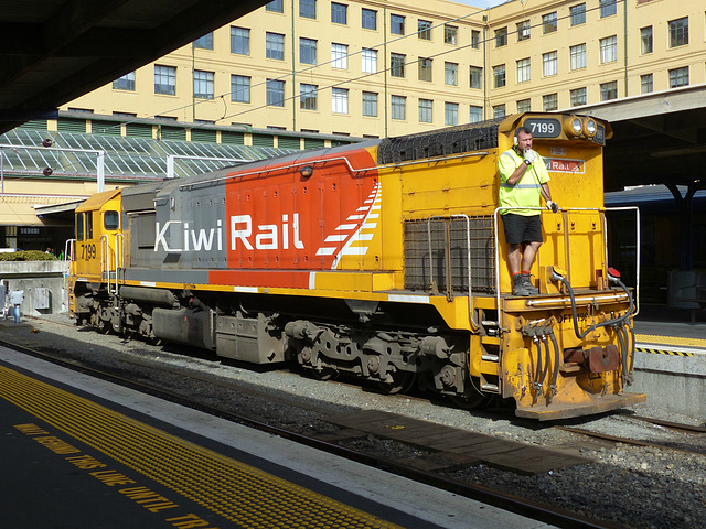 KiwiRail DFT7199 at Wellington (2) - 27 February 2015