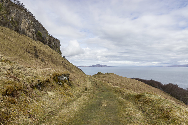 Hallaig path - view north below An Leac cliffs
