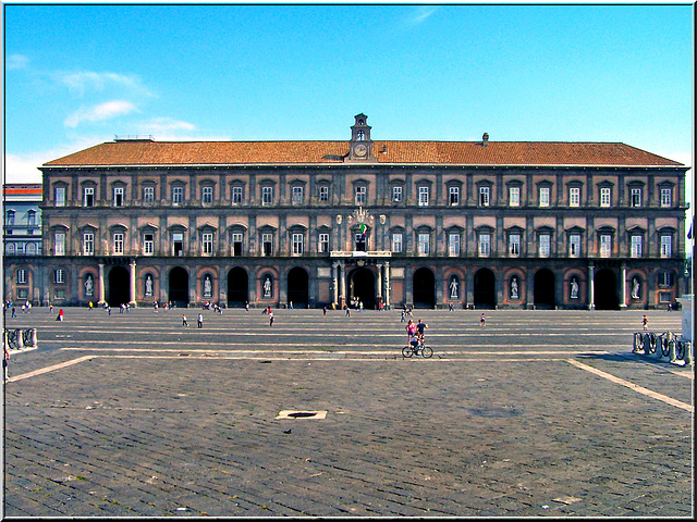 Napoli: Palazzo Reale e piazza Plebiscito -