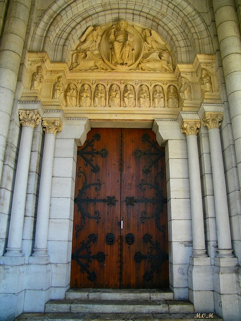 Portail de la cathédrale St Appolinaire***********