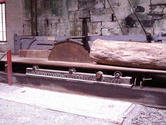 nsm - belt-driven saw table