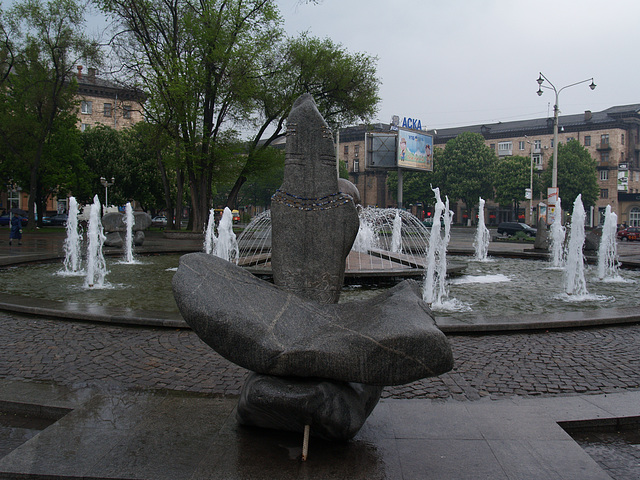 Запорожье, У фонтана на площади Маяковского / Zaporozhye, At the Fountain in the Square of Mayakovsky