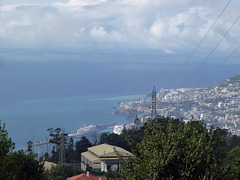 Blick auf den Atlantik über Funchal und den Hafen