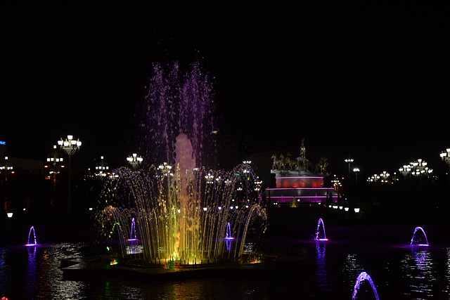 Ashgabat, Fountains at Glory Avenue