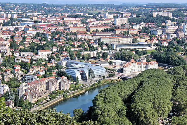 Besançon (25) 23 juillet 2013. Vue sur la ville depuis le Fort Chaudanne.