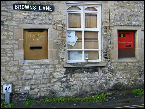 Brown's Lane posting box