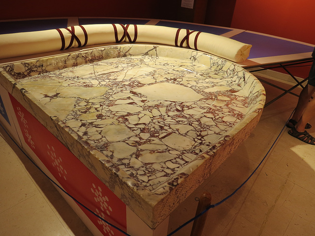 Musée de la ville de Split : mobilier en marbre.