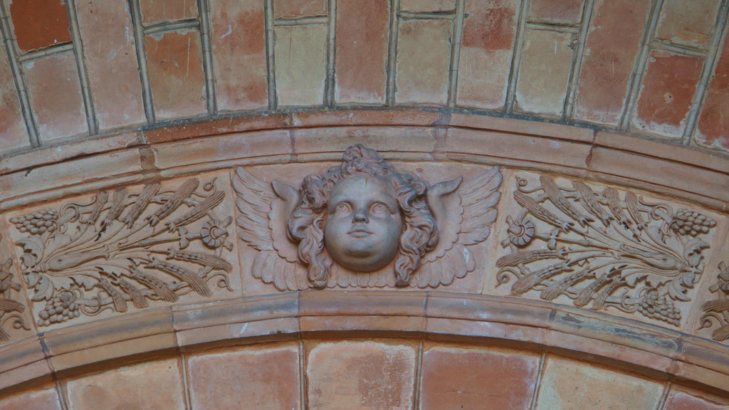 Engelskopf aus Terracotta