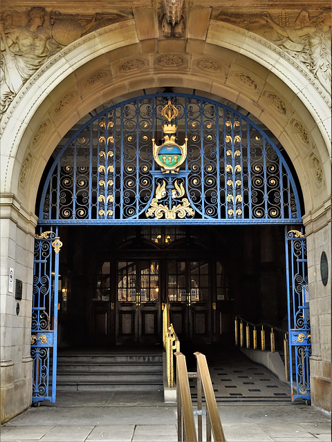 Sheffield town hall gate