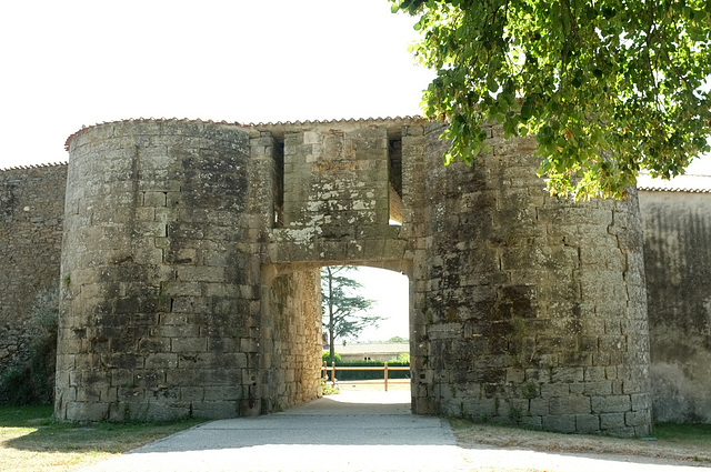 Entrée du château d'Apremont - Vendée