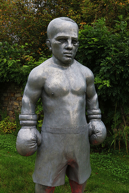 " Boxeur Nain " , résine de Mauro Corda