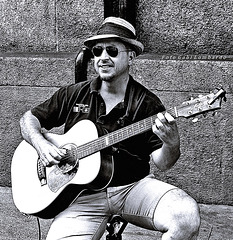a guitarist in Milano