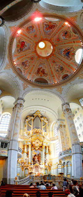 Dresden. Frauenkirche. Altarraum mit Kuppelgemälde. ©UdoSm