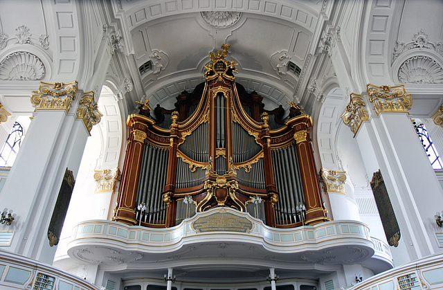 Michel's organ pipes