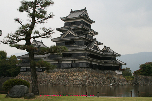 Matsumoto Castle Opposites Dark