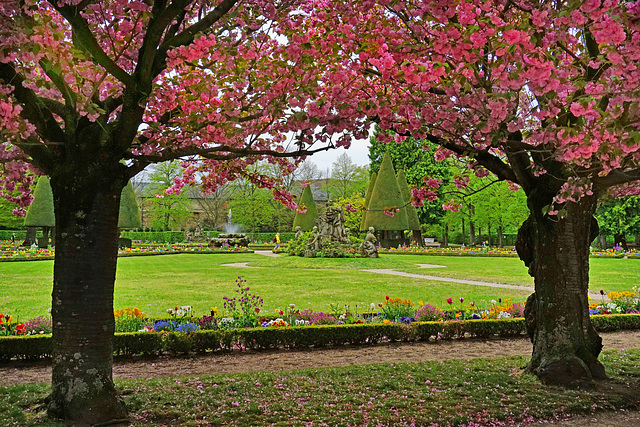 Blick in den Hofgarten - View into the court garden
