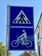 Vicenza 2021 – Black mr. Stick has to walk; white mr. Stick can ride a bike