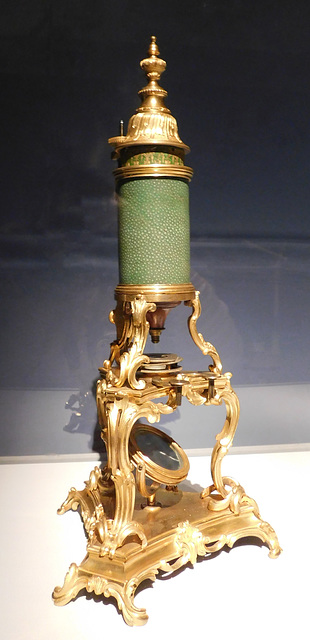 Microscope in the Metropolitan Museum of Art, February 2020