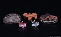 Nilpferd-Broschen aus Keramik, Holz und Metall