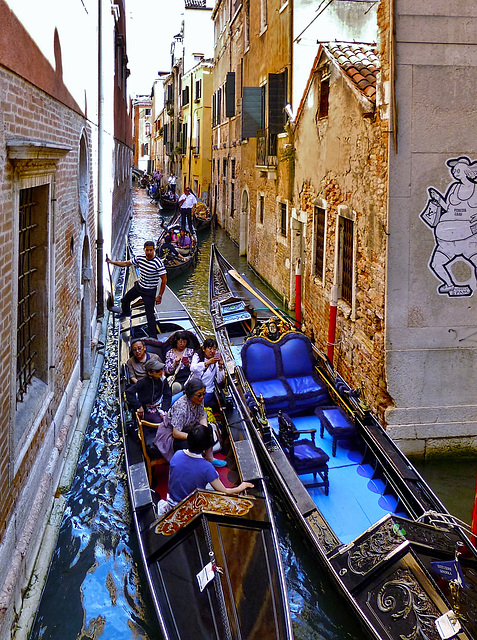Venezia l´amore mio - Gondelstau - Jam of Gondolas - View on black please