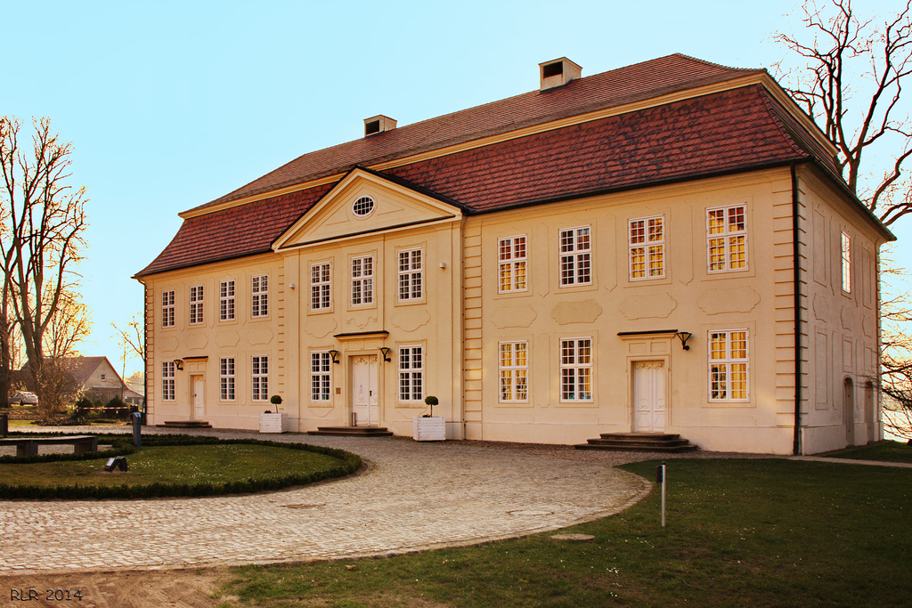Mirow (Mecklenburg-Strelitz), Kavaliershaus   (auch 3-Königinnen-Palais genannt)