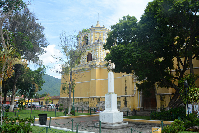 Antigua de Guatemala, La Iglesia de la Merced and Bust of Saint Peter Nolasco