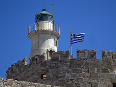 Der Leuchtturm Agios Nikolaos im Hafen von Rhodos Stadt