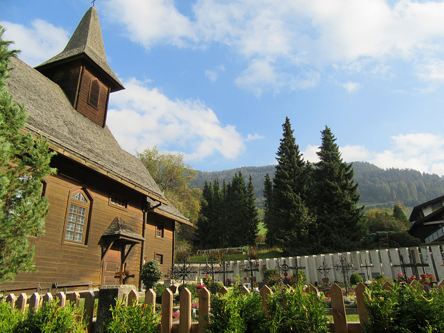Holzkirche  mit Friedhof in Reichenau