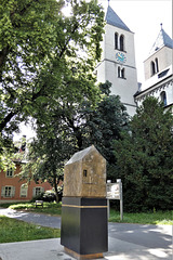 Schottenkirche mit Papst-Denkmal
