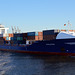 Containerfrachter EVOLUTIONauf der Elbe im Hamburger Hafen