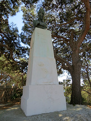 Colline de Marjan : monument près de l'observatoire.