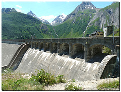 The dam of Morasco, the wall