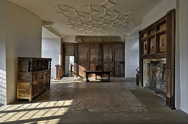 Elizabethan dining room - Helmsley Castle (2 x PiPs)