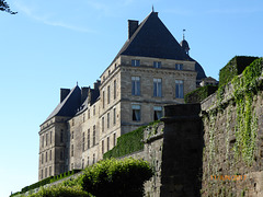 chateau de HAUTEFORT Dordogne
