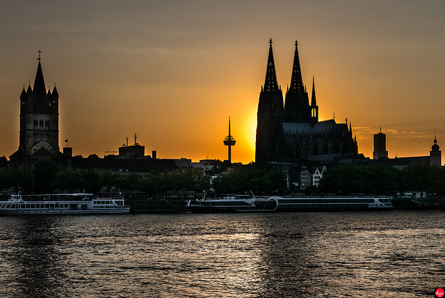 Die Sonne sagt dem Kölner Dom "Gute Nacht"