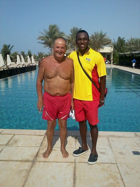 Bardhyli me nje nigerian te pishinat Al Hamra 2015