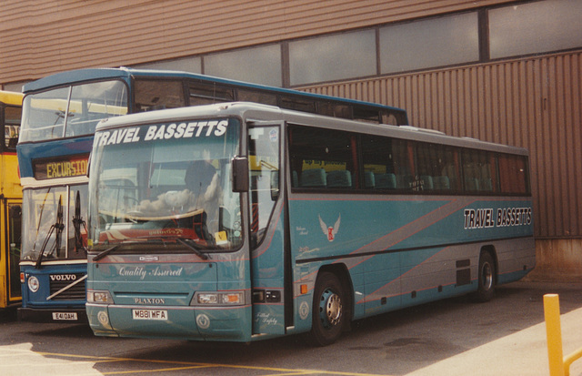 Bassett’s Coachways M881 WFA at RAF Mildenhall – 25 May 1996 (314-08)