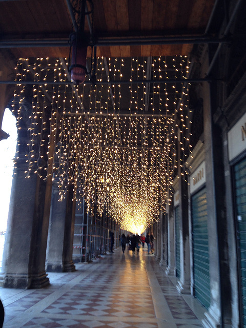 Les arcades de la place San Marco  prêtent pour Noël